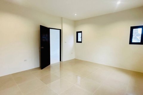 Casa de 3 dormitorios en Phuket, Tailandia № 120208 - foto 2