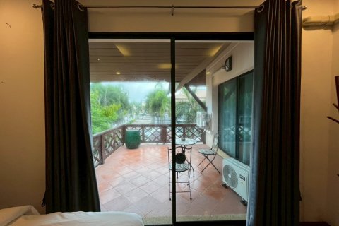 Chalet de 3 dormitorios en Pattaya, Tailandia № 173907 - foto 18