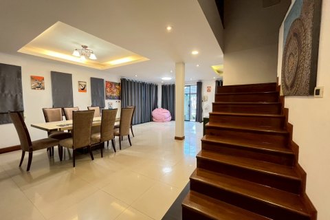 Chalet de 3 dormitorios en Pattaya, Tailandia № 173907 - foto 6
