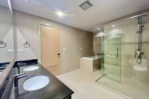 Apartamento de 5 habitaciones en Pattaya, Tailandia № 173906 - foto 15