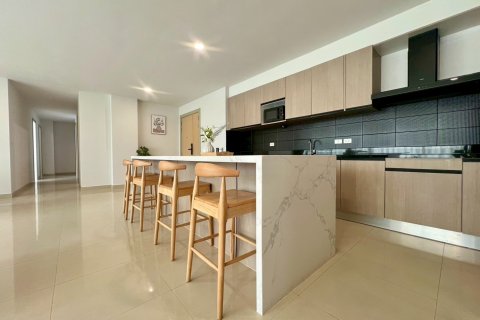 Apartamento de 5 habitaciones en Pattaya, Tailandia № 173906 - foto 3