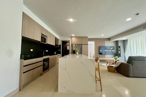 Apartamento de 5 habitaciones en Pattaya, Tailandia № 173906 - foto 4