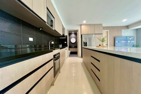 Apartamento de 5 habitaciones en Pattaya, Tailandia № 173906 - foto 5