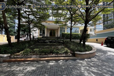 Condo in Watthana, Bangkok, Thailand, 2 bedrooms  № 201257 - photo 17