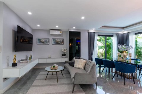 Chalet de 5 dormitorios en Pattaya, Tailandia № 115167 - foto 4