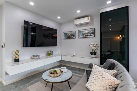 Chalet de 5 dormitorios en Pattaya, Tailandia № 115167 - foto 3