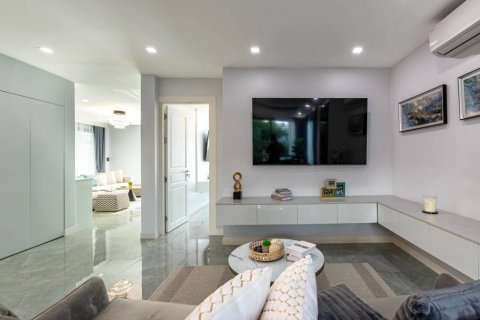 Chalet de 5 dormitorios en Pattaya, Tailandia № 115167 - foto 6