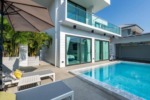 Villa in Pattaya, Thailand 5 bedrooms № 115167