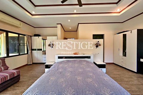 House in Pattaya, Thailand 6 bedrooms № 198313 - photo 13