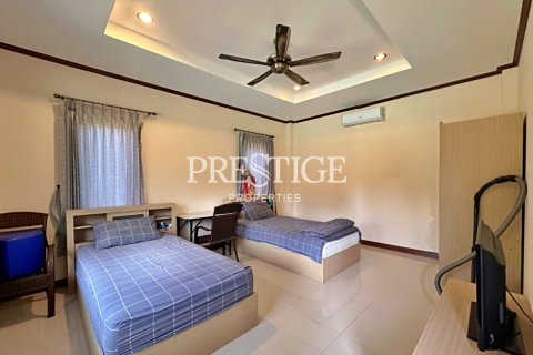 House in Pattaya, Thailand 6 bedrooms № 198313 - photo 15