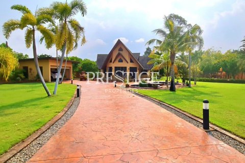 House in Pattaya, Thailand 6 bedrooms № 198313 - photo 26