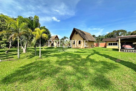 House in Pattaya, Thailand 6 bedrooms № 198313 - photo 23