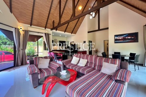 House in Pattaya, Thailand 6 bedrooms № 198313 - photo 5