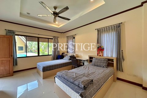 House in Pattaya, Thailand 6 bedrooms № 198313 - photo 16