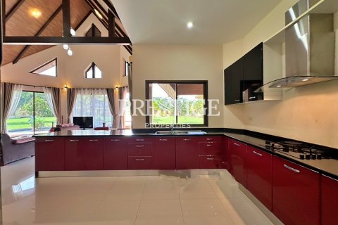 House in Pattaya, Thailand 6 bedrooms № 198313 - photo 8