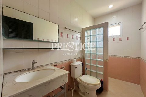 House in Pattaya, Thailand 6 bedrooms № 198313 - photo 22