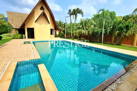 House in Pattaya, Thailand 6 bedrooms № 198313 - photo 2