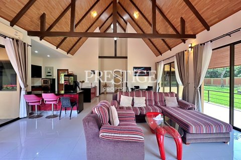 House in Pattaya, Thailand 6 bedrooms № 198313 - photo 4