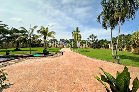 House in Pattaya, Thailand 6 bedrooms № 198313 - photo 25