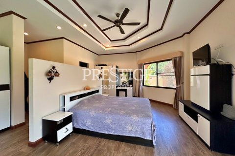 House in Pattaya, Thailand 6 bedrooms № 198313 - photo 12
