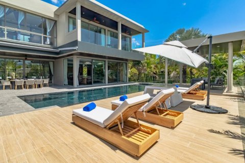 Casa de 6 dormitorios en Bang Tao, Tailandia № 180487 - foto 3