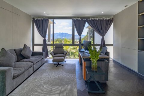 Casa de 6 dormitorios en Bang Tao, Tailandia № 180487 - foto 27