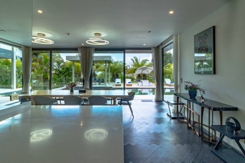 Casa de 6 dormitorios en Bang Tao, Tailandia № 180487 - foto 17