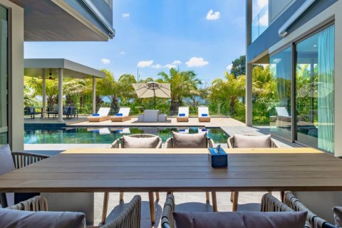 Casa de 6 dormitorios en Bang Tao, Tailandia № 180487 - foto 8