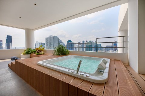 Ático de 3 dormitorios en Bangkok, Tailandia № 180490 - foto 4