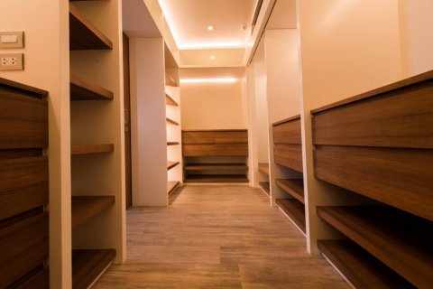Condominio de 4 dormitorios en Bangkok, Tailandia № 180491 - foto 15