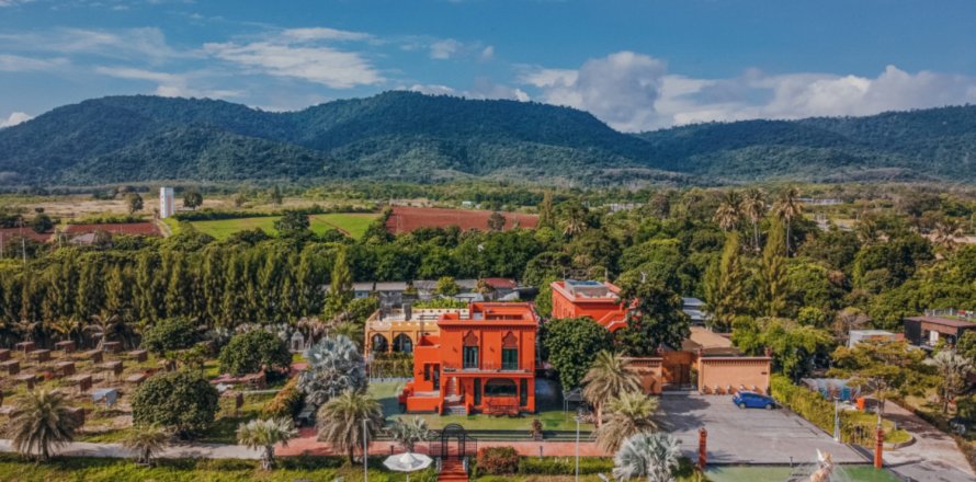 Hotel en Prachinburi, Tailandia № 180488