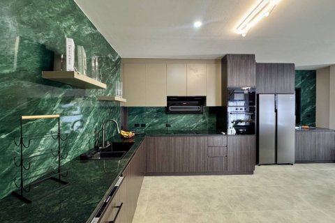Chalet de 5 dormitorios en Pattaya, Tailandia № 153802 - foto 6
