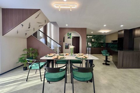 Chalet de 5 dormitorios en Pattaya, Tailandia № 153802 - foto 4