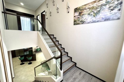 Chalet de 5 dormitorios en Pattaya, Tailandia № 153802 - foto 7