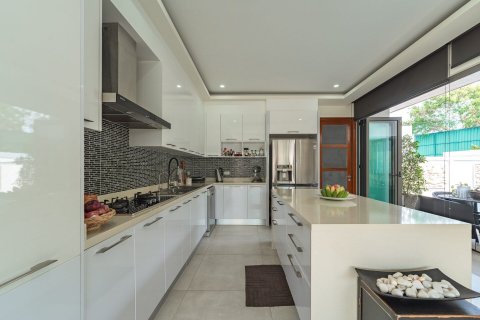 Chalet de 3 dormitorios en Phuket, Tailandia № 145143 - foto 15