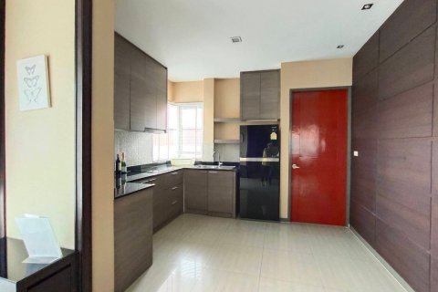 Casa de 3 dormitorios en Pattaya, Tailandia № 54657 - foto 9