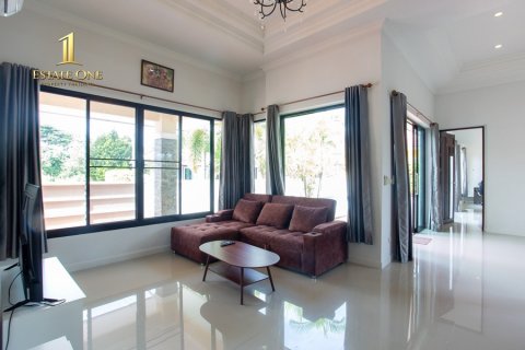 Chalet de 4 dormitorios en Hua Hin, Tailandia № 220510 - foto 9