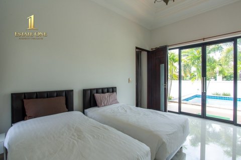 Chalet de 4 dormitorios en Hua Hin, Tailandia № 220510 - foto 23