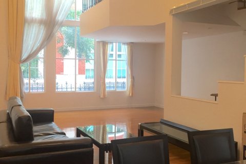 Haus in Watthana, Bangkok, Thailand 4 Schlafzimmer № 220512