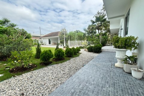 Chalet de 3 dormitorios en Hua Hin, Tailandia № 220511 - foto 30