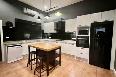 Chalet de 4 dormitorios en Pattaya, Tailandia № 152494 - foto 4
