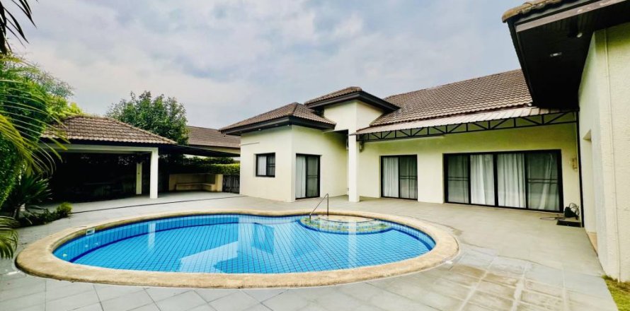 Chalet de 4 dormitorios en Pattaya, Tailandia № 152494