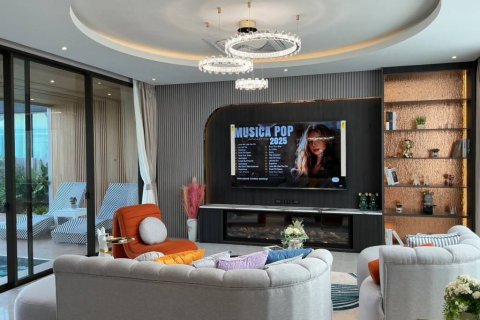 Chalet de 5 dormitorios en Pattaya, Tailandia № 162431 - foto 6