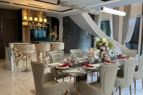 Chalet de 5 dormitorios en Pattaya, Tailandia № 162431 - foto 8