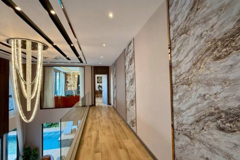 Chalet de 5 dormitorios en Pattaya, Tailandia № 162431 - foto 10