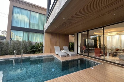 Villa in Pattaya, Thailand 5 bedrooms № 162431