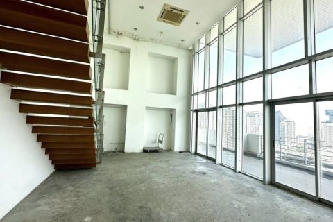 Dúplex de 2 dormitorios en Bangkok, Tailandia № 162426 - foto 4