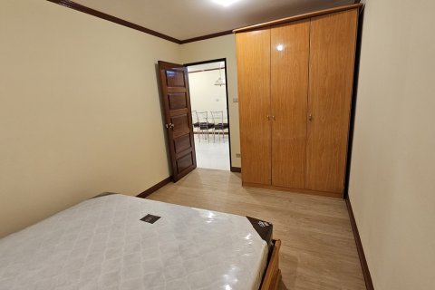 Condo in Watthana, Bangkok, Thailand, 2 bedrooms  № 201064 - photo 11