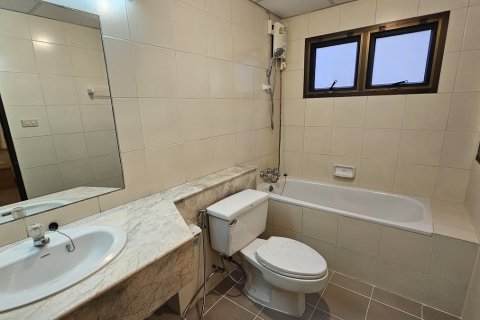 Condo in Watthana, Bangkok, Thailand, 2 bedrooms  № 201064 - photo 6