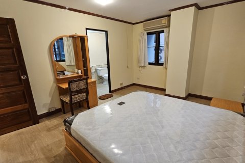 Condo in Watthana, Bangkok, Thailand, 2 bedrooms  № 201064 - photo 7